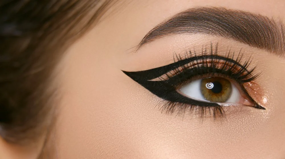 close woman eye sexy eyeliner golden floating eyeliner ss featured